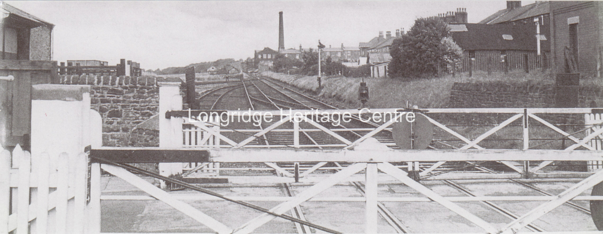 345B - Railway - Looking to Victoria Mill & Tootle heights - 1959